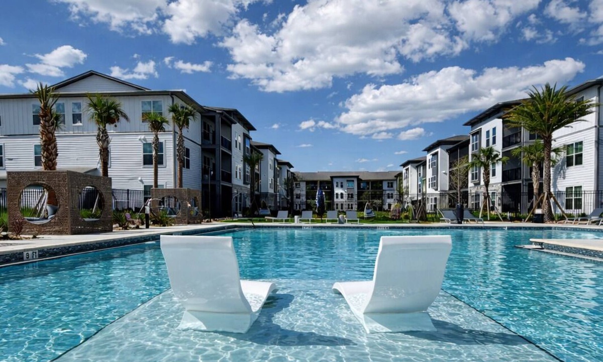 St. Augustine Apartment | Cozy Lux King Bed Apartment with Pool Gym Pickle Ball EV Charger and more