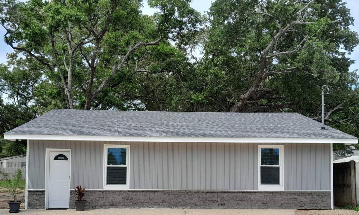 Northwest Pensacola House | Cozy modern house near interstate, amusement parks, hospital, 20 min from beach