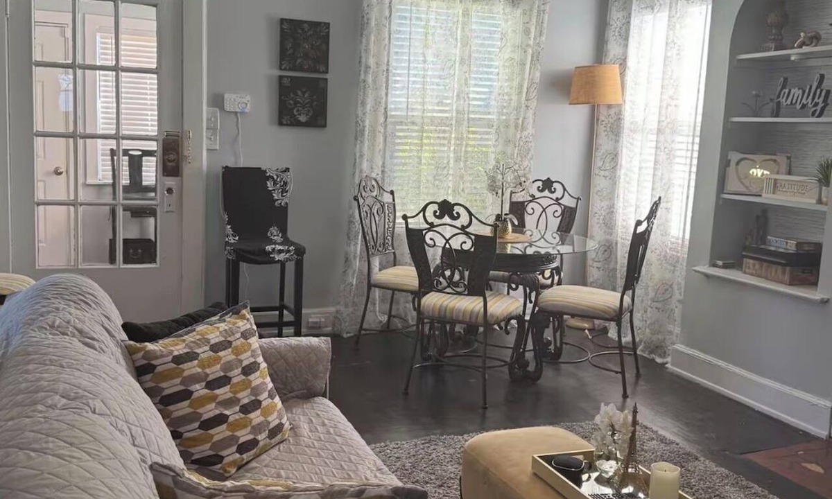 Birmingham House | Cozy Retreat