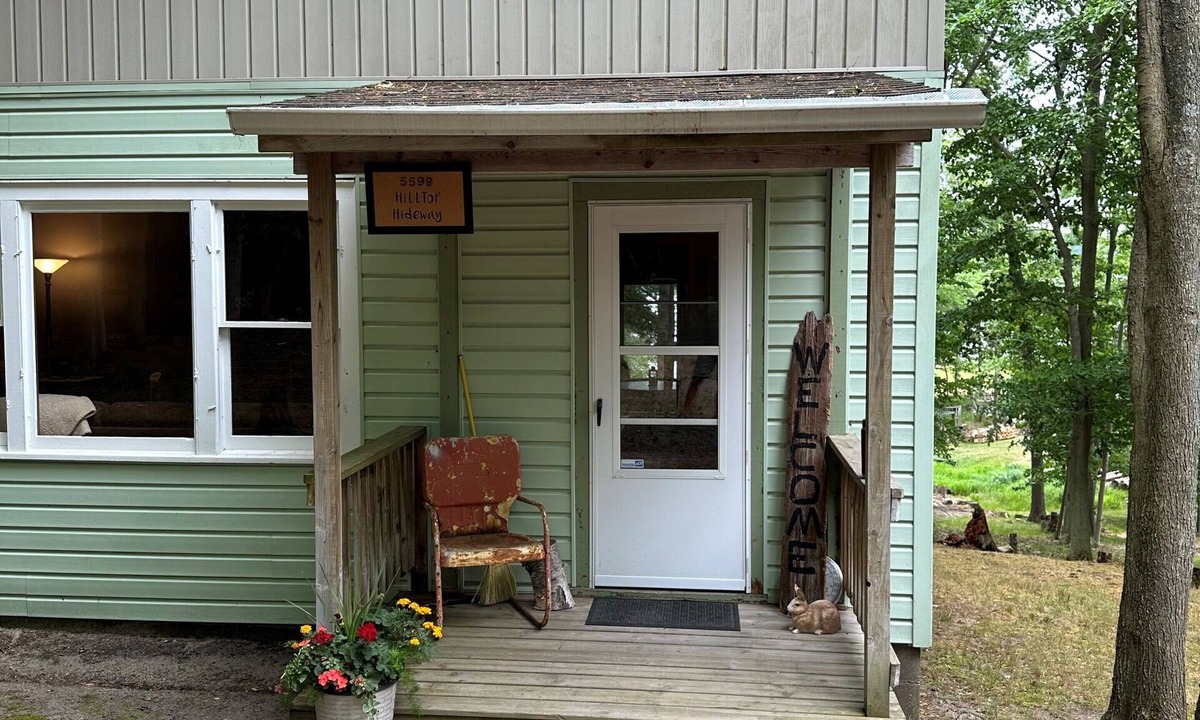 Free Soil Cottage | Cozy Rustic Lakefront Cottage on Upper Hamlin Lake, Ludington - Perfect Getaway
