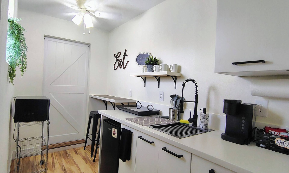 Davenport Apartment | Cozy Studio with Kitchenette Attached