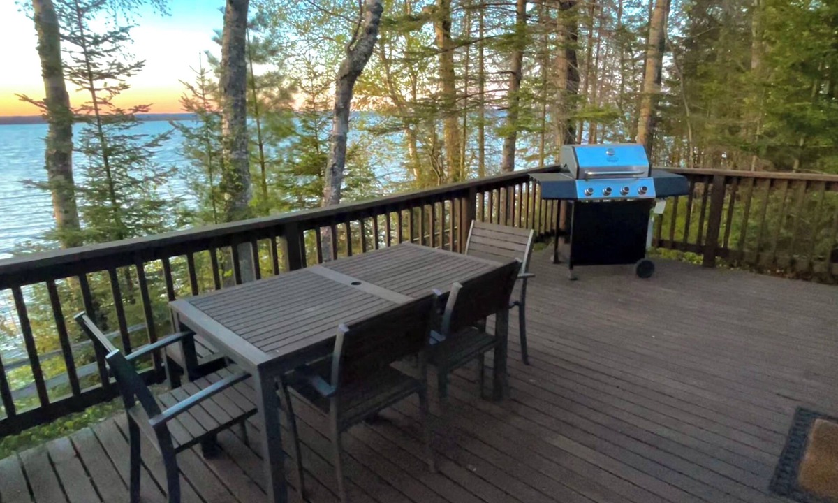 Brimley Cabin | Cozy waterfront cabin in delightful Brimley with WiFi, AC, sand beach