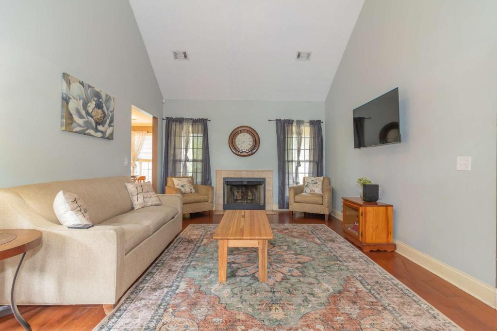 Columbus House | Creekside Stay Near Fort Benning Sleeps 12