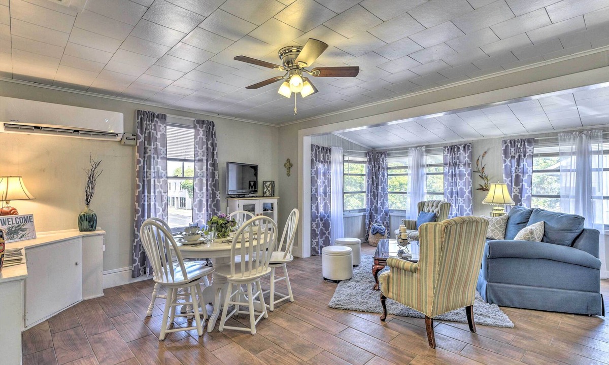 Crescent City Apartment | Crescent City Apartment w/Easy Lake Access!