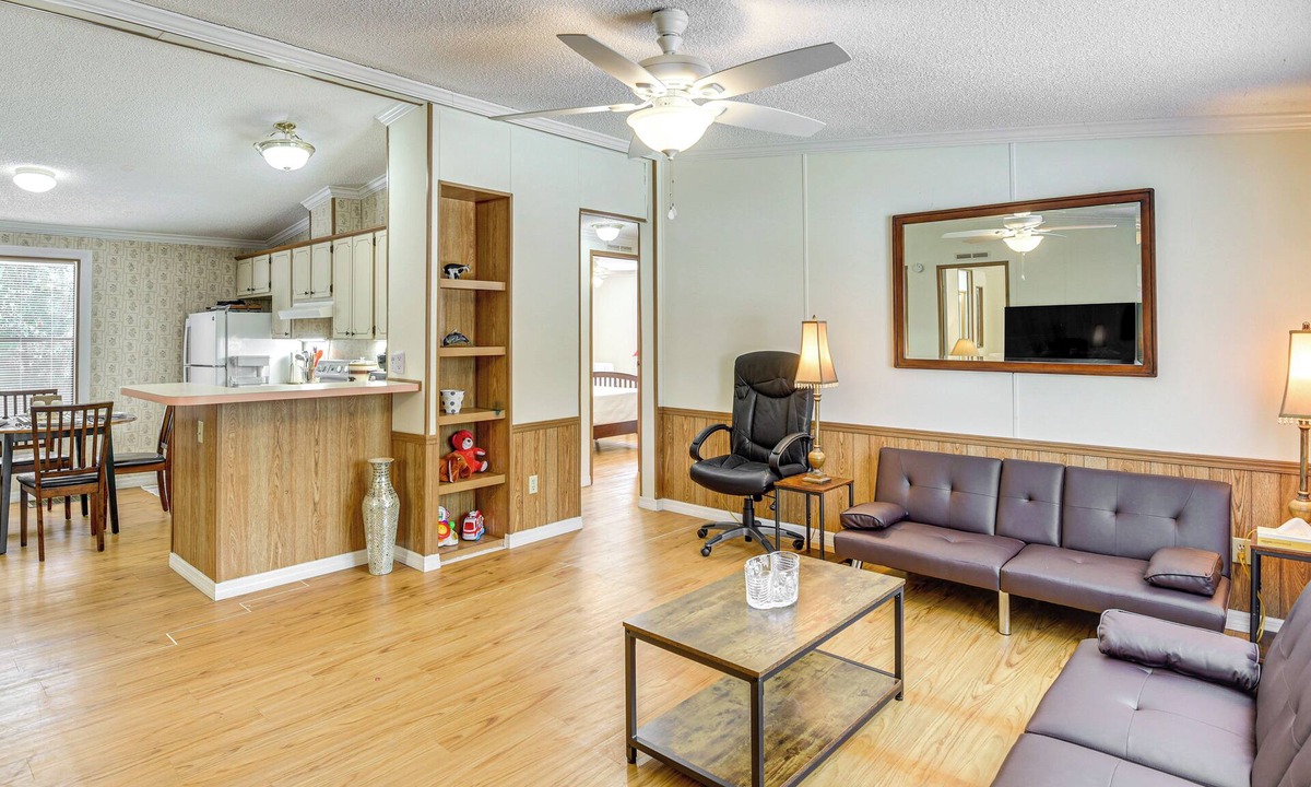 Crescent City Cottage | Crescent City Home w/Charcoal Grill: Near 3 Lakes