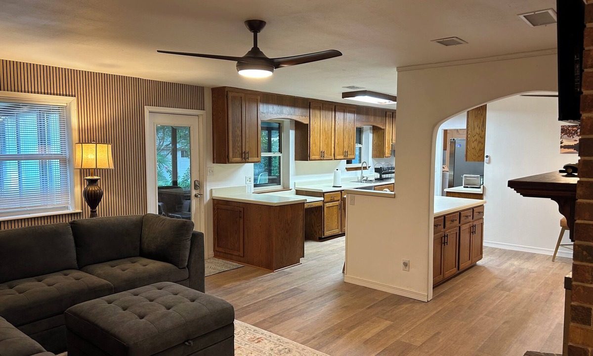 North Northwest Pensacola House | Crew-Ready Near Nine Mile Pensacola Stay