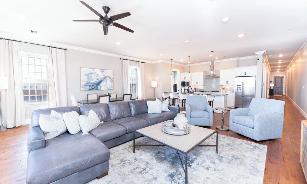 Tuscaloosa Condo | Crimson Luxe Retreat: Luxury Condo Steps from Bryant-Denny & Tuscaloosa Nightlife!