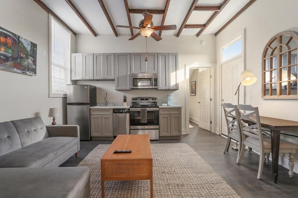 South 7th Ward Apartment | Cute 1bed 1bath 4blocks from French Q, near Bourbon St and steps to Jazz Venues
