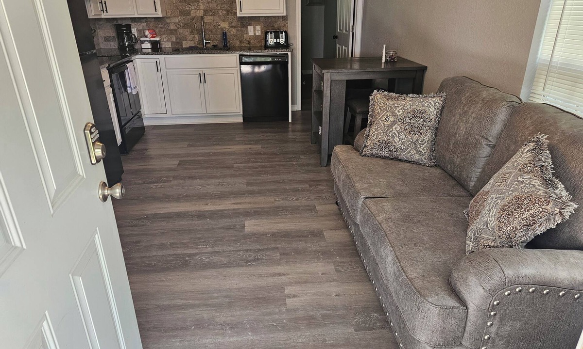 Uniontown House | Cute and Cozy!