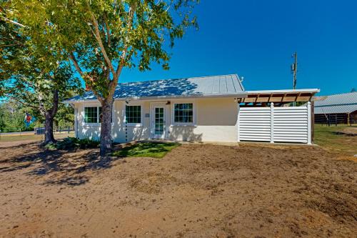 Tylertown House | 'Dairy Cottage' Countryside Escape w/Patio!