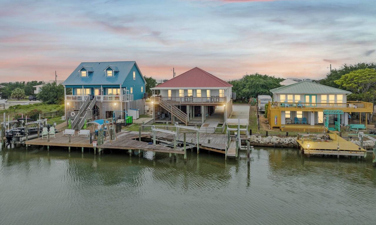Royal Lagoons House | Dauphin Island Bayfront Getaway with Sunset and Airport Views