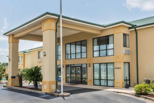 Montgomery Hotel | Days Inn by Wyndham Montgomery