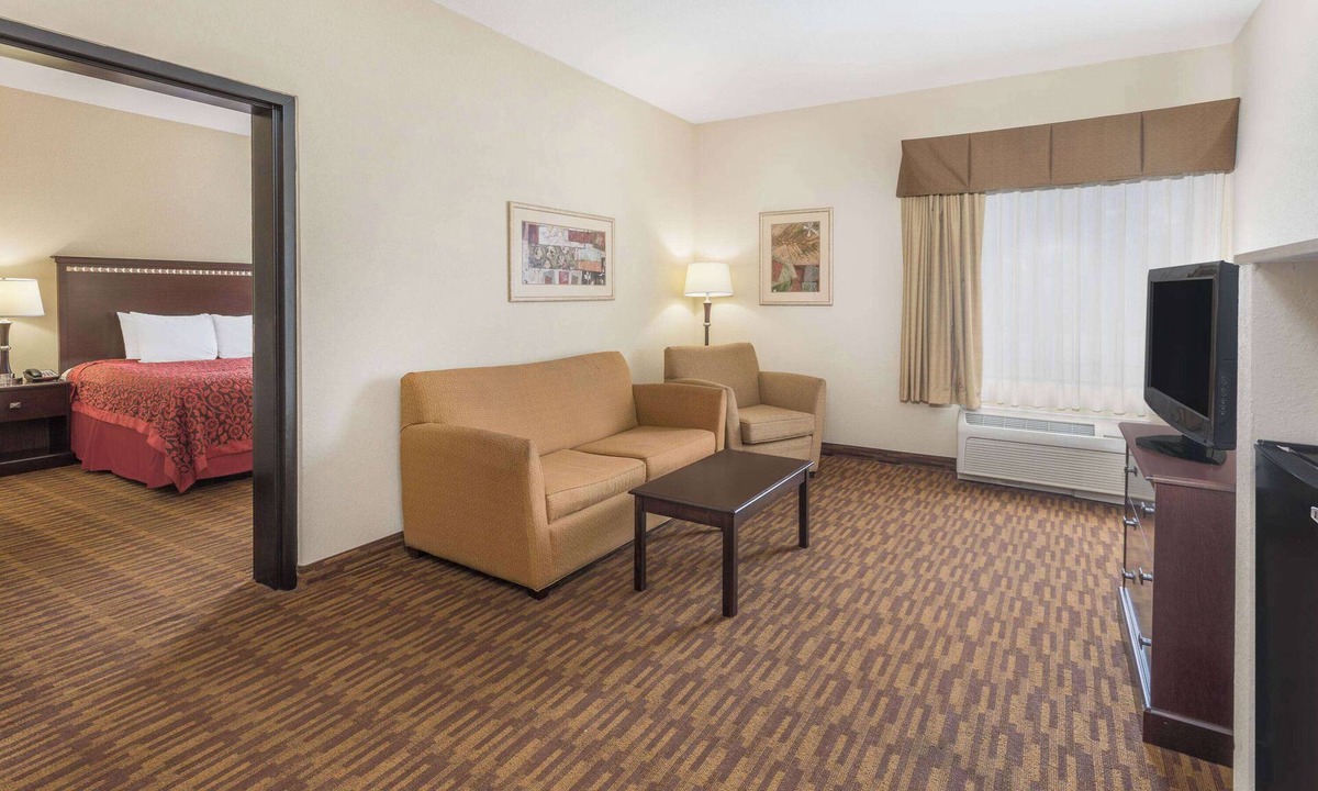Mobile Hotel | Days Inn by Wyndham Semmes/Mobile
