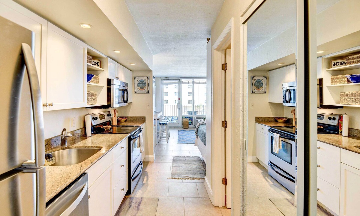Daytona Beach Shores Apartment | Daytona Beach Studio With Balcony + Ocean View