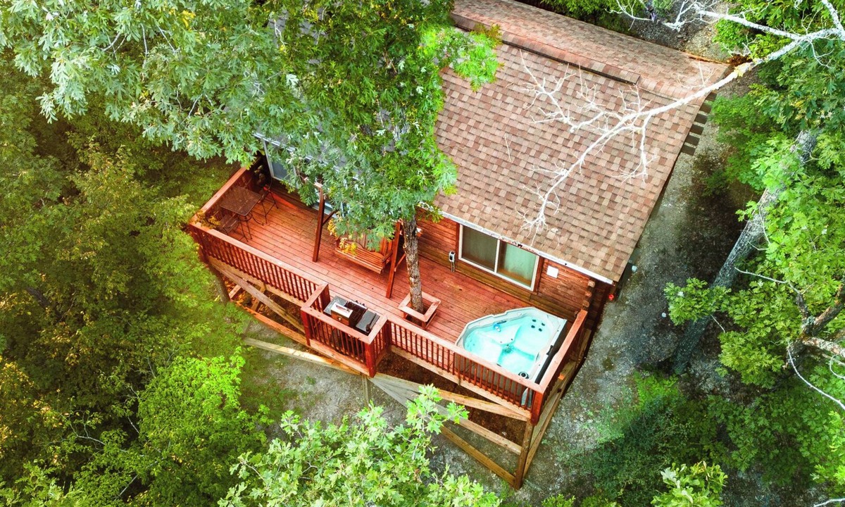 Mid America Cabin | Deer Run Treehouse - Starlight Haven