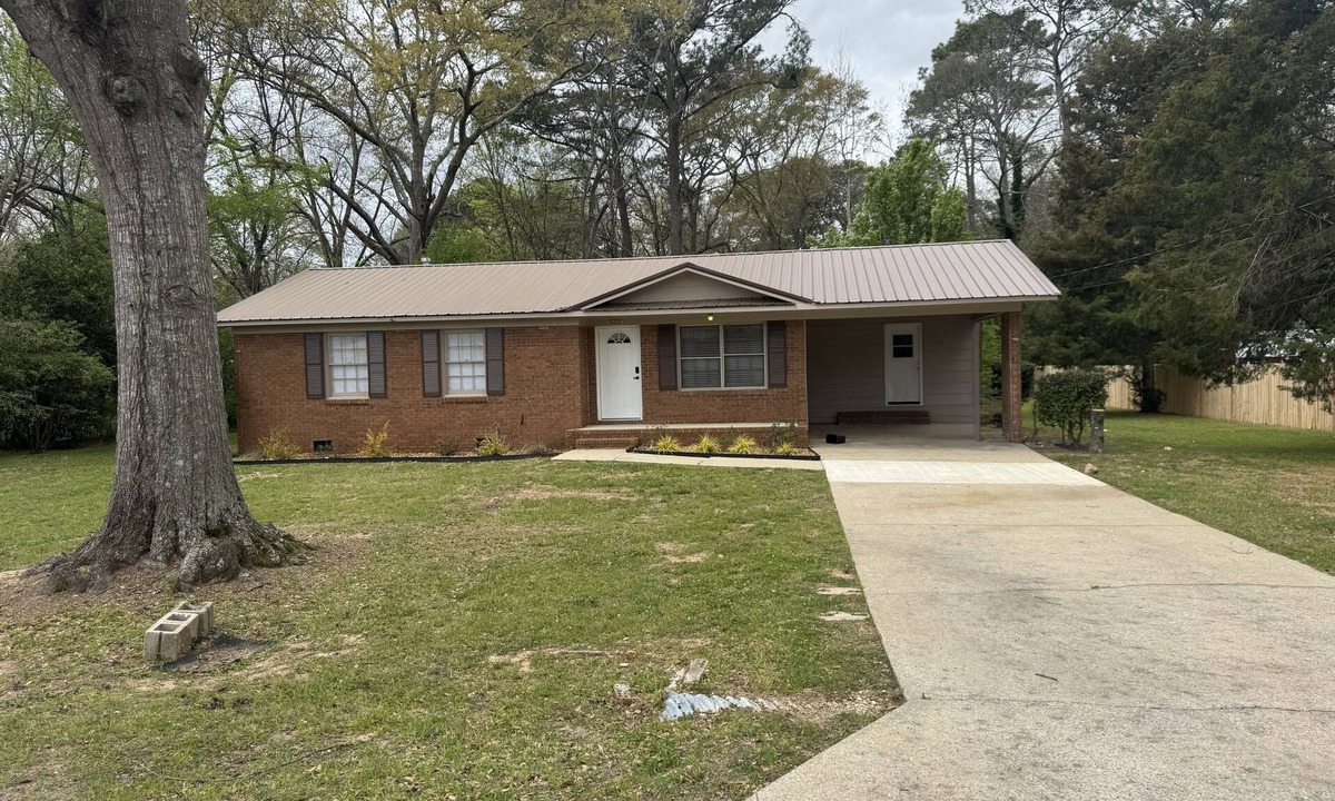 Fort Mc Clellan House | Delightful 3-bedroom house with central heating and cooling in charming Anniston