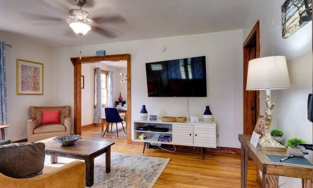 Savannah House | Dock & Volleyball! Near Downtown - Golden Getaway