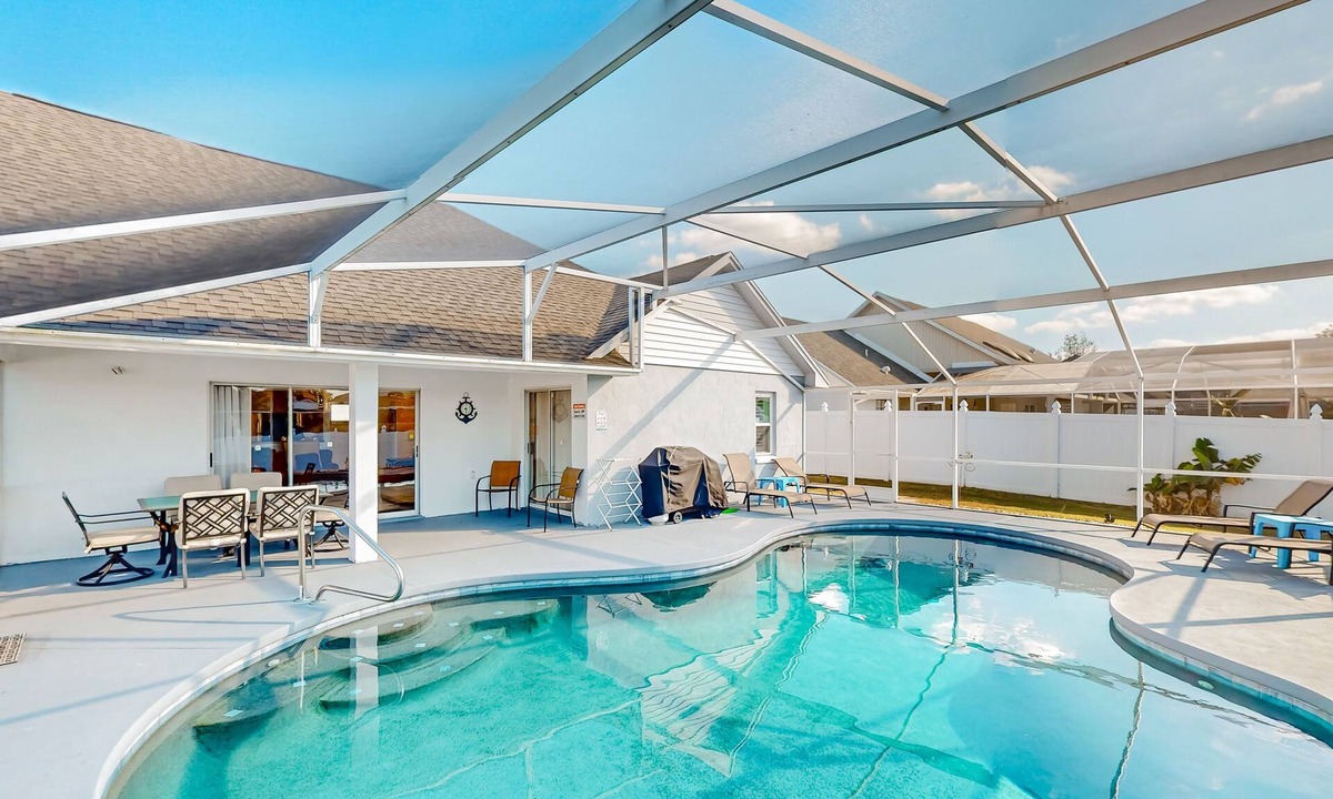 Loma Vista House | Dog-friendly getaway with private pool, tennis & AC - near theme parks