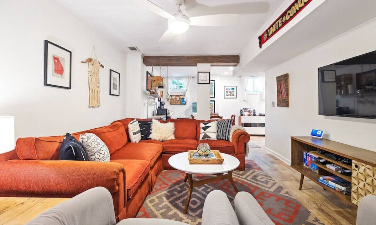 Ormewood Park Apartment | Dog Friendly Private Entrance Basement Apartment in Grant Park
