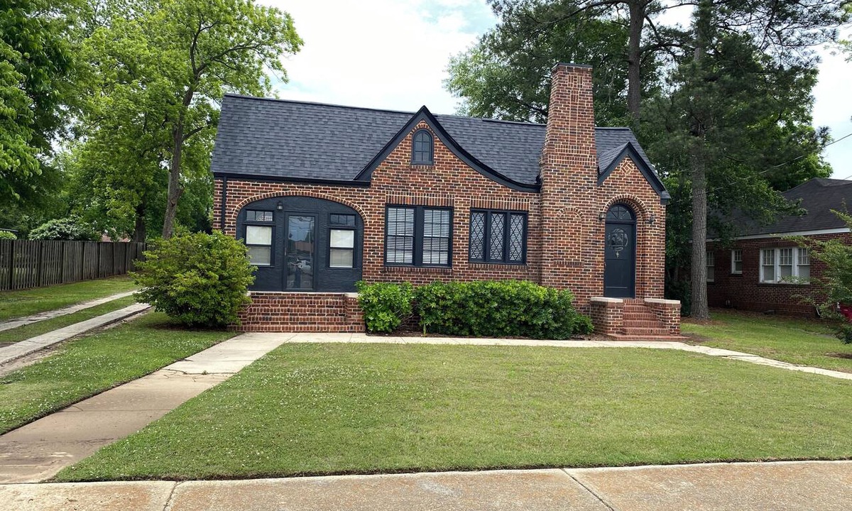 Sandersville House | Dogwood Manor - a charming 1935 Tudor-style home in Historic Sandersville.