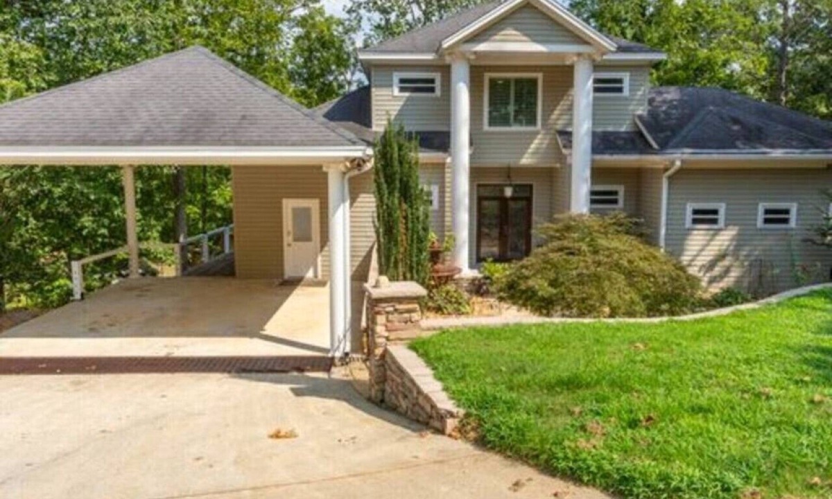 Pine Level House | Doodle Days at Lake Jordan Sleeps 18 with a Pool!