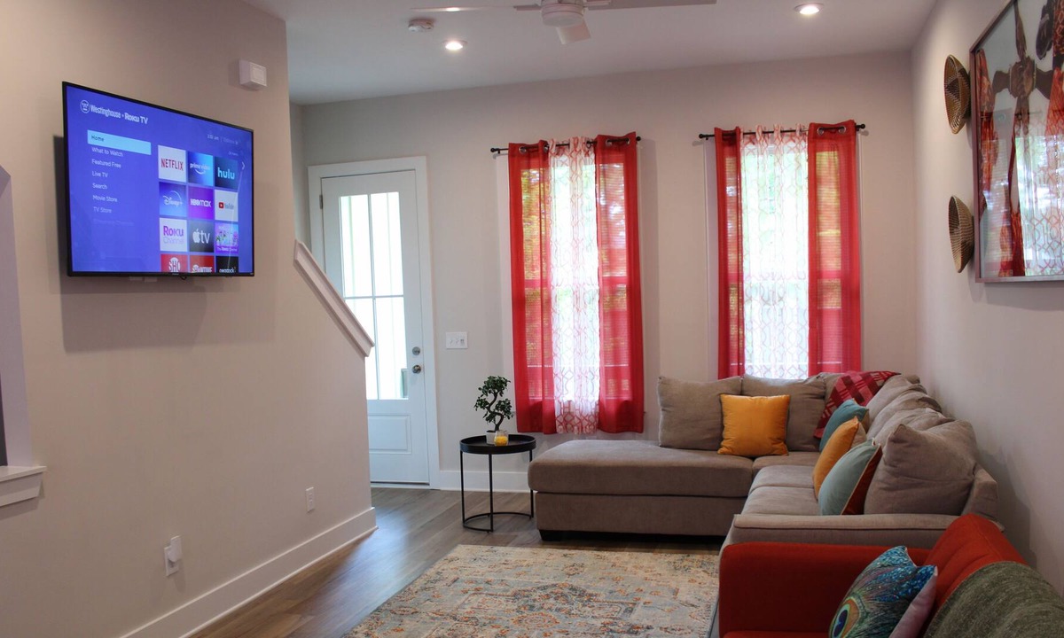 Summerhill Apartment | Downtown Atlanta Vibrant Urban Hangout