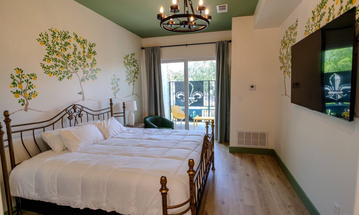 Biloxi Bed & Breakfast | Downtown Ocean Springs Suite 208