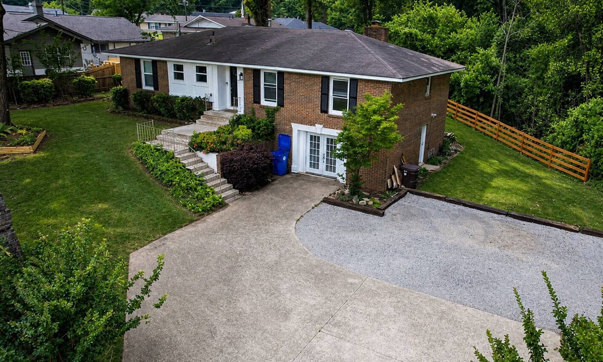 Prattville House | Downtown Prattville Home, near RTJ, 17 Springs, and Montgomery Whitewater!