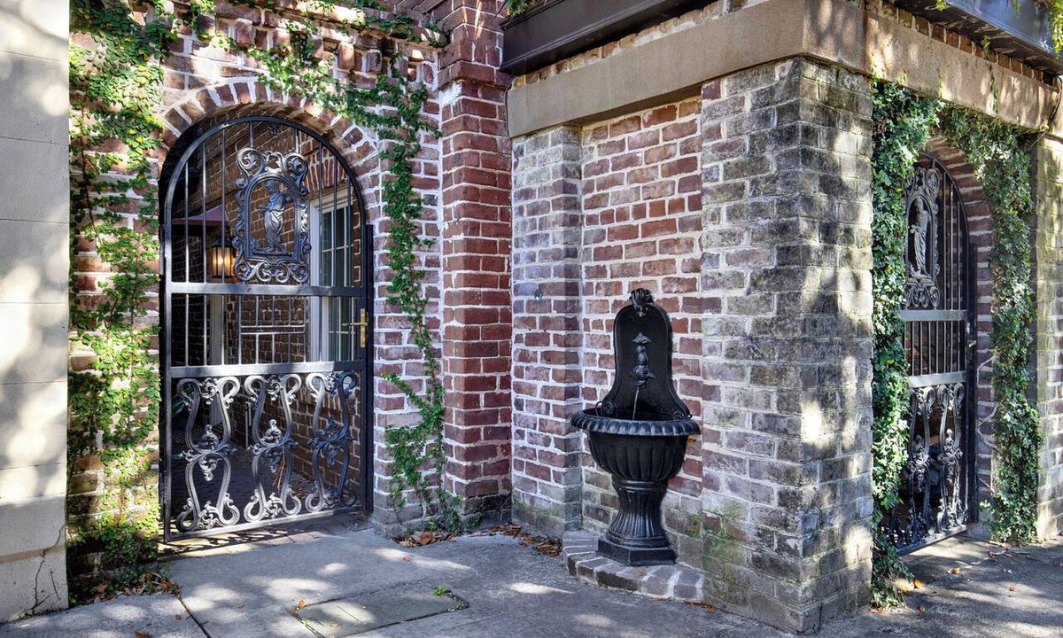 Historic Downtown Savannah Apartment | Downtown Savannah Studio Carriage House – Walk Everywhere