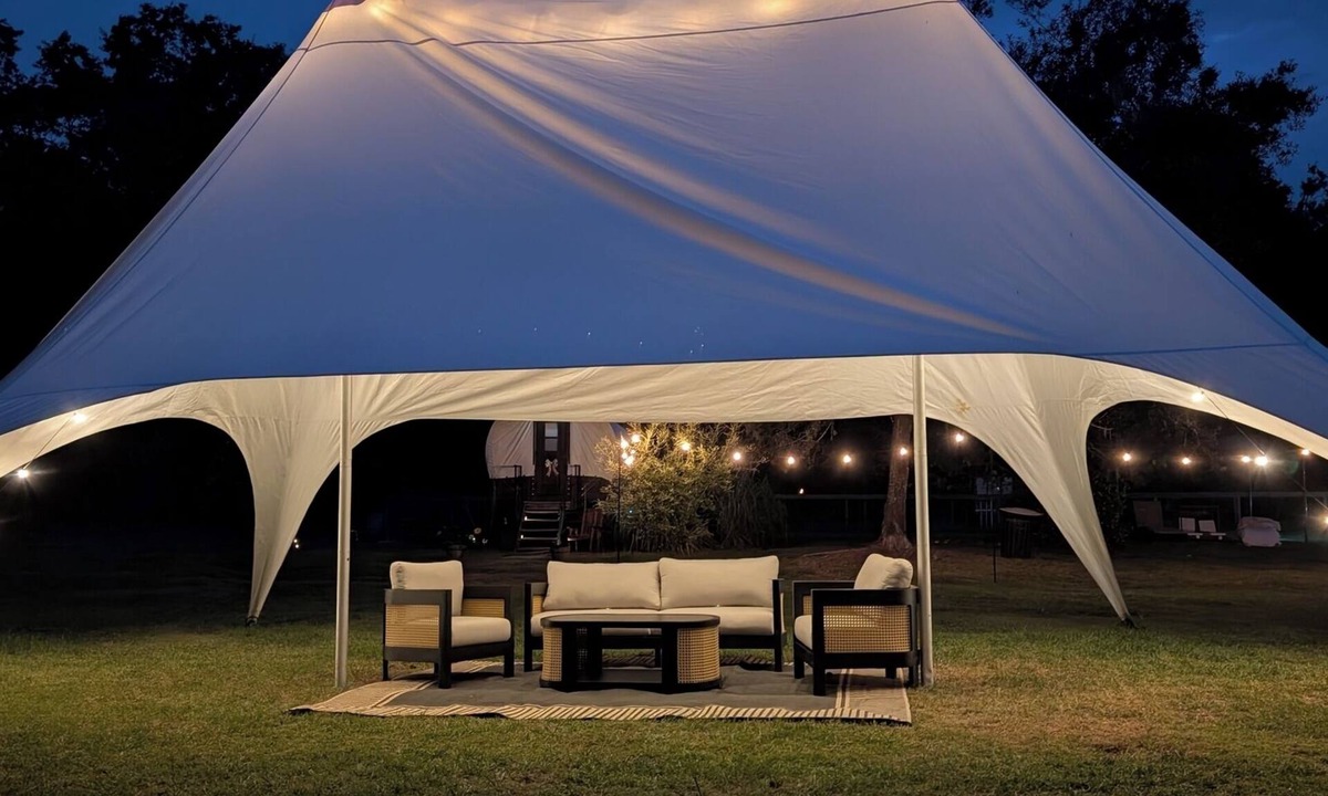 Putnam Hall Apartment | Dreamy Covered Wagon Farm Experience