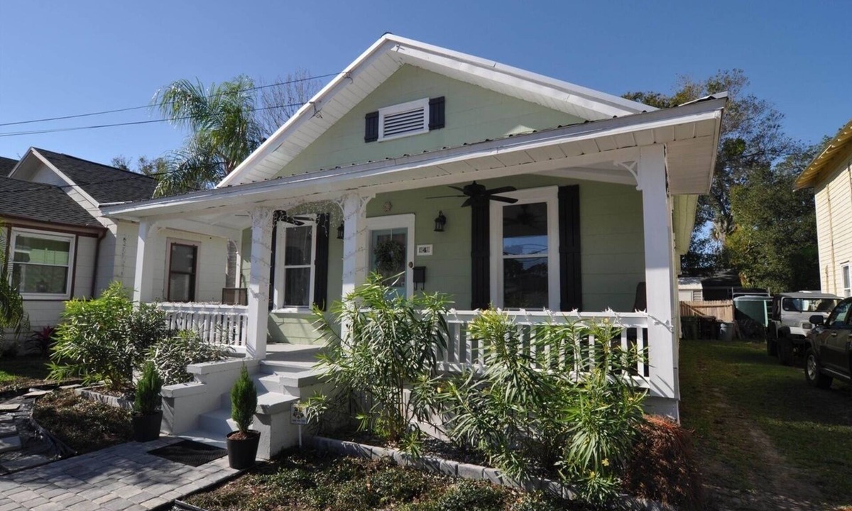 Downtown Historic District House | Dreamy Downtown Cottage: Walk everywhere, easy parking