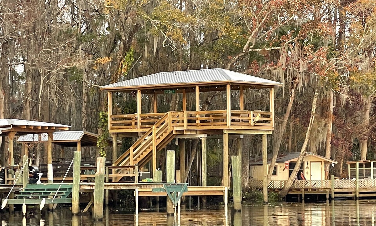 Satsuma House | Dunns Creek Fishing retreat with dock. 5 minutes from boat ramp