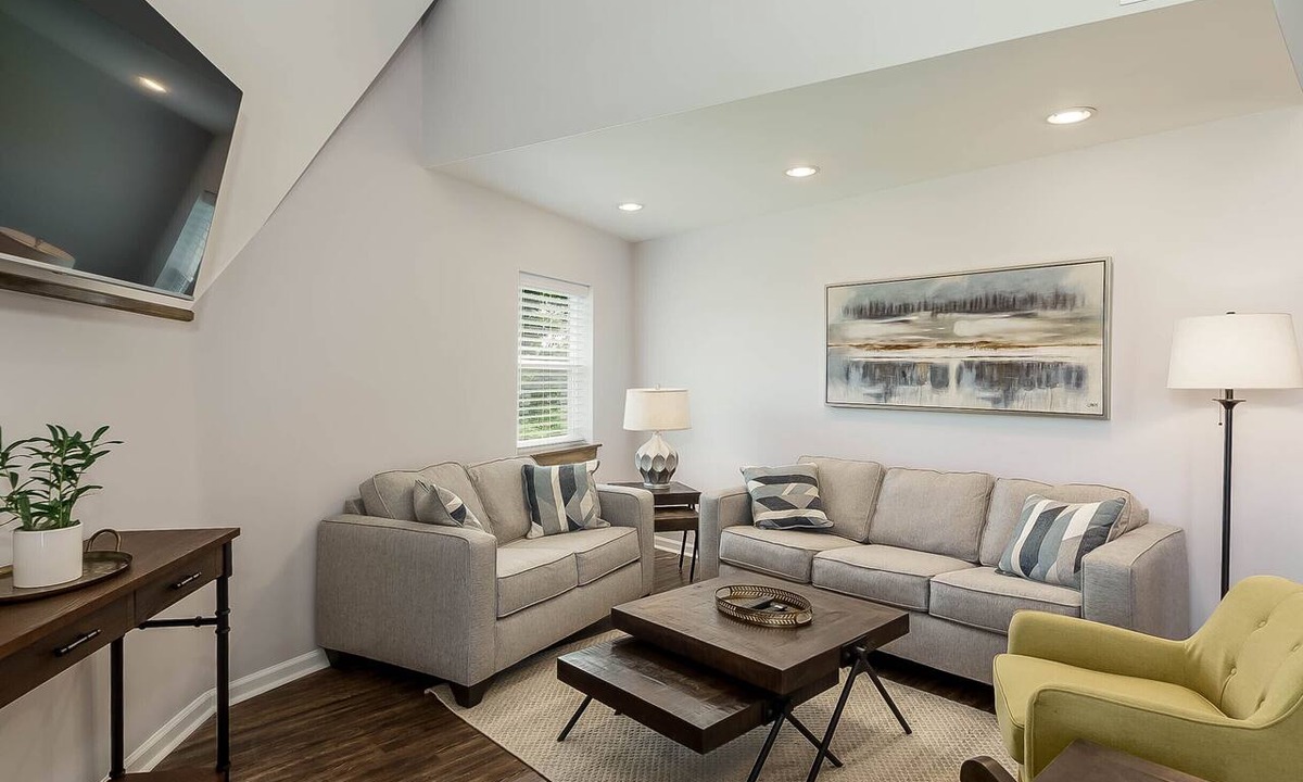 Tuscaloosa House | Dynasty Dome 905 - Book for Football Season!