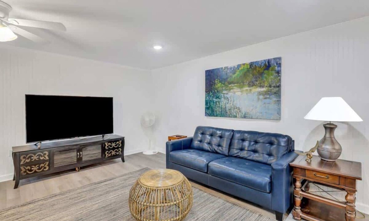 Statesboro Apartment | Eagle's Nest - Upscale Loft,Downtown,Close to GSU!