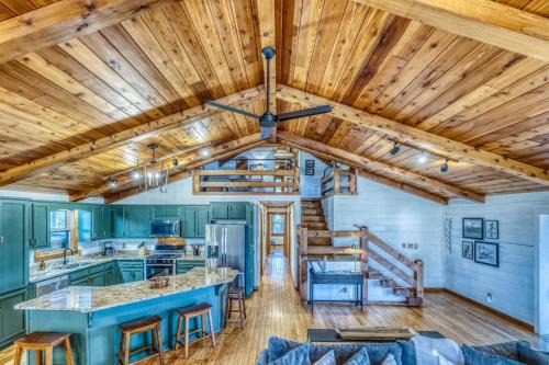 Blue Ridge House | Eagles Haven - Two Cabins with Massive Deck & Views
