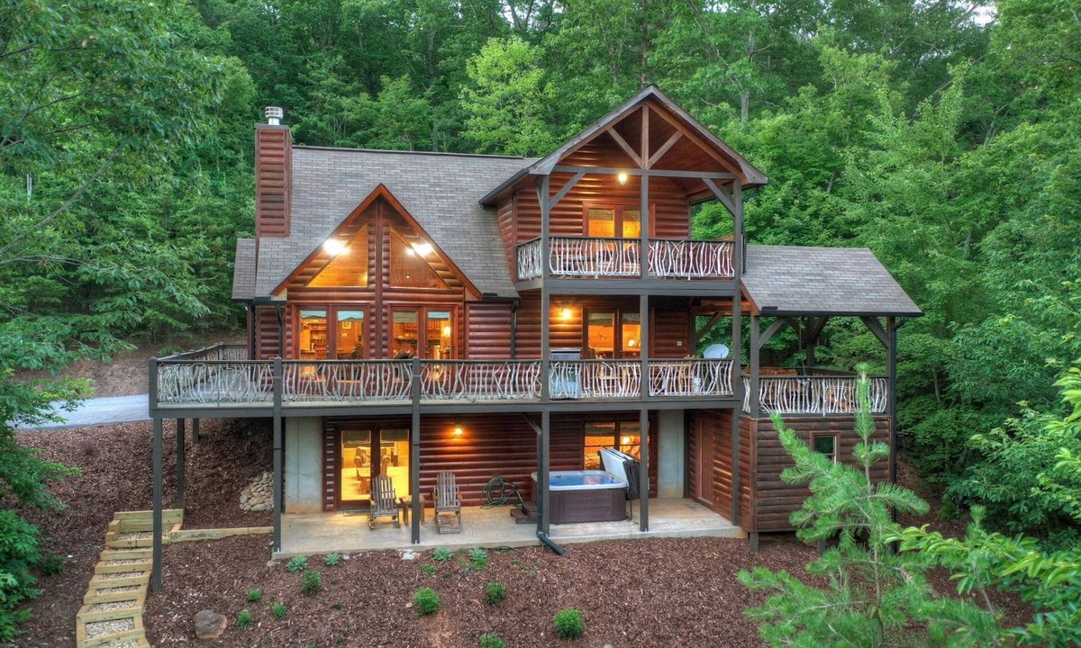 Blue Ridge Cabin | Eagles Landing - Gas fireplace, log-cabin feel, close to Blue Ridge, hot tub