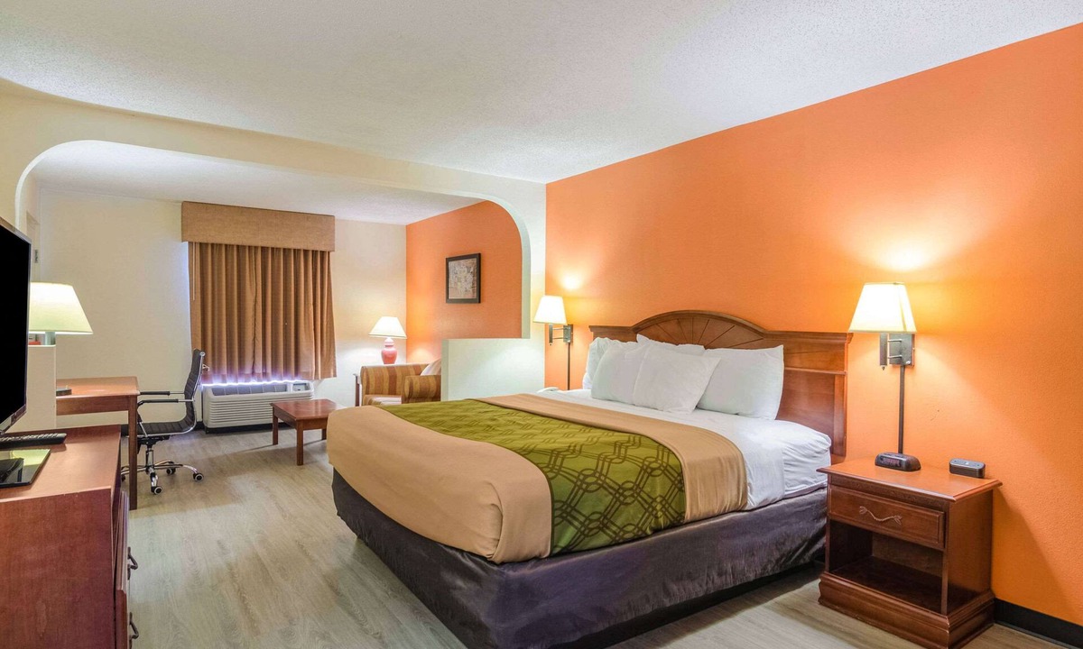 Gulfport Hotel | Econo Lodge Inn & Suites Gulfport Airport