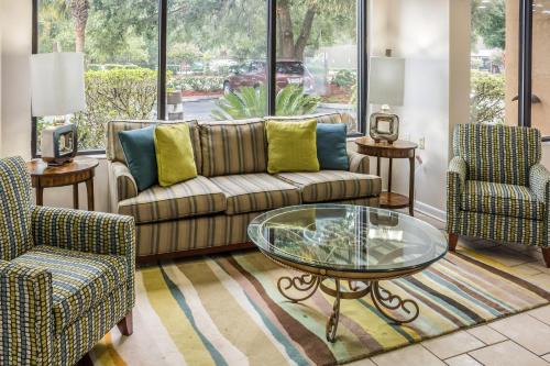 Palm Coast Cabin | Econo Lodge Palm Coast Central