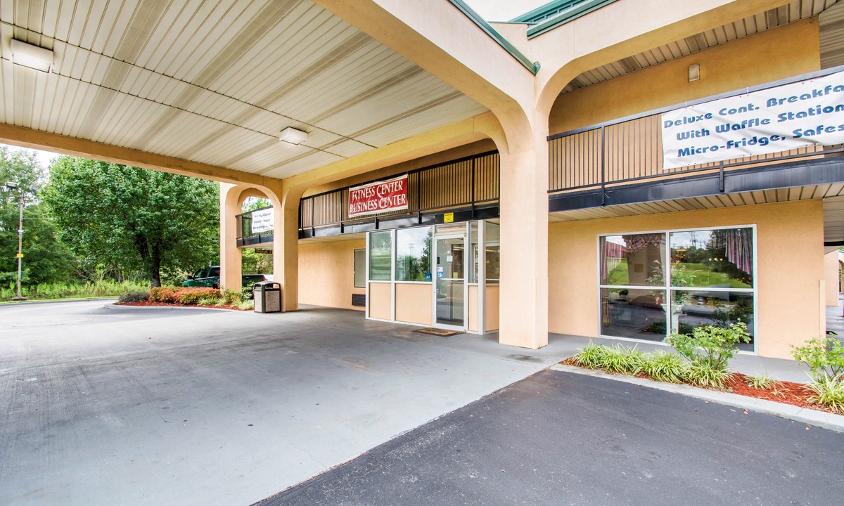 Troy Hotel | Econo Lodge Troy