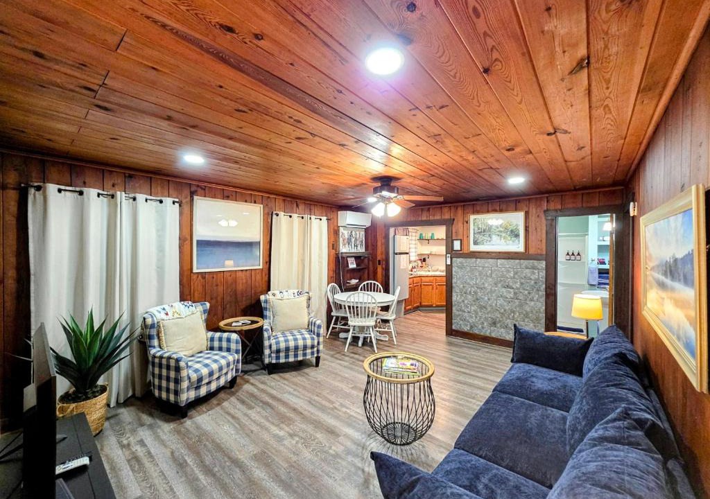 Mid America House | Edgewater Resort Cottage #1