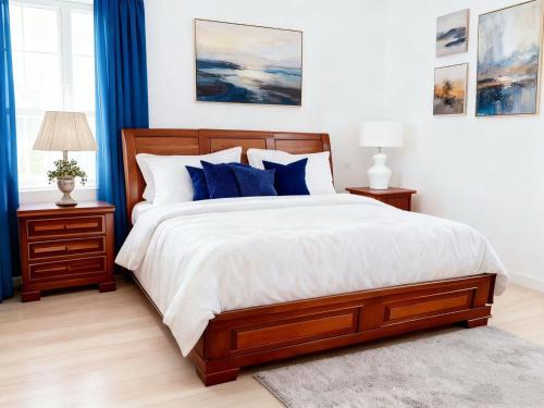 Loughman House | Elegant Private Room with Ensuite Bath in Luxury Villa