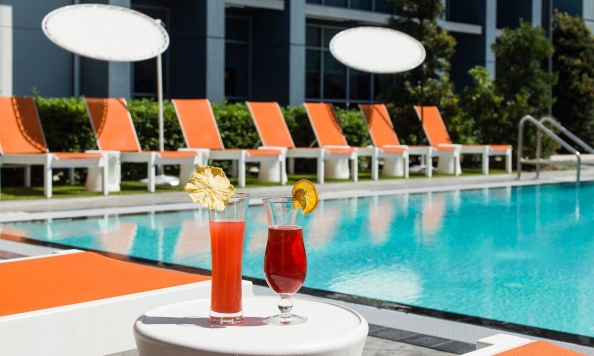Williamsburg Hotel | Element Orlando | Studio 2 Queen | Fire Pit Patio & Kitchen