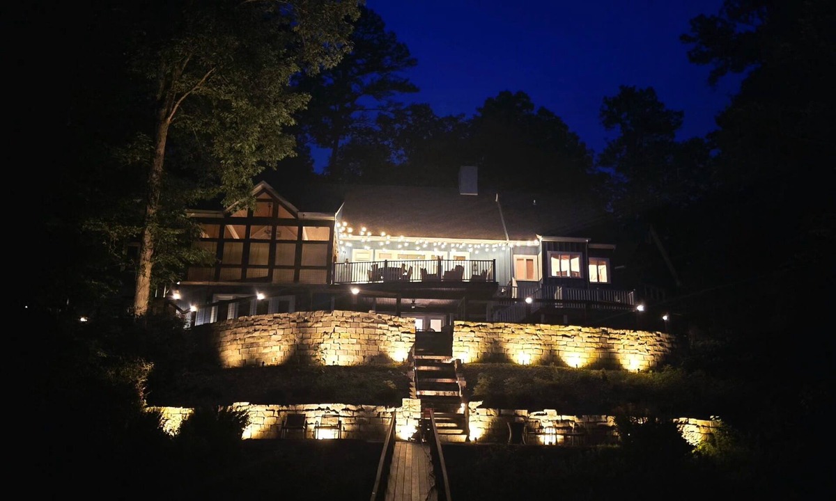 Crane Hill House | Enjoy beautiful sunsets at Blue Bird Cove on Lewis Smith Lake with private dock.