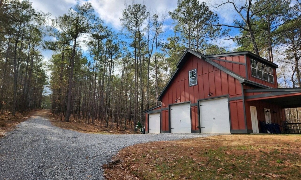 Little Kowaliga House | Enjoy Fresh Air at The Barn at Grateful Cove, Lake Martin