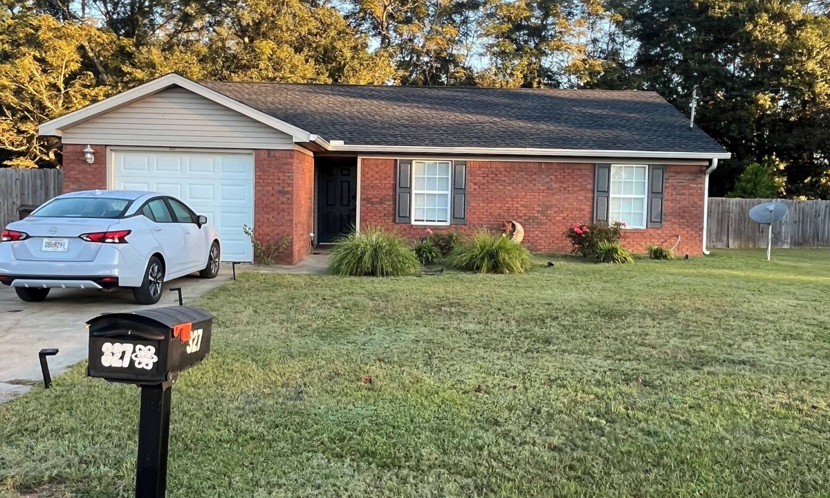 Midland City House | Enjoyable 3-bedroom house with AC in Midland City Close to all in Dothan