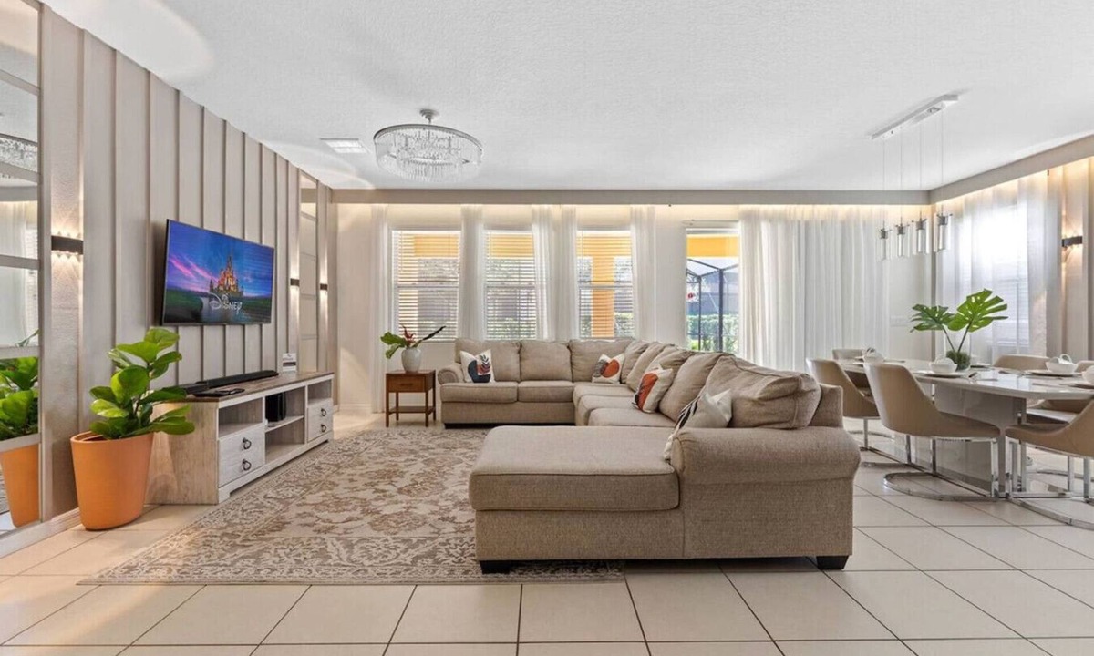 Loughman House | Entire House Davenport ~ Pool ~ Resort Access