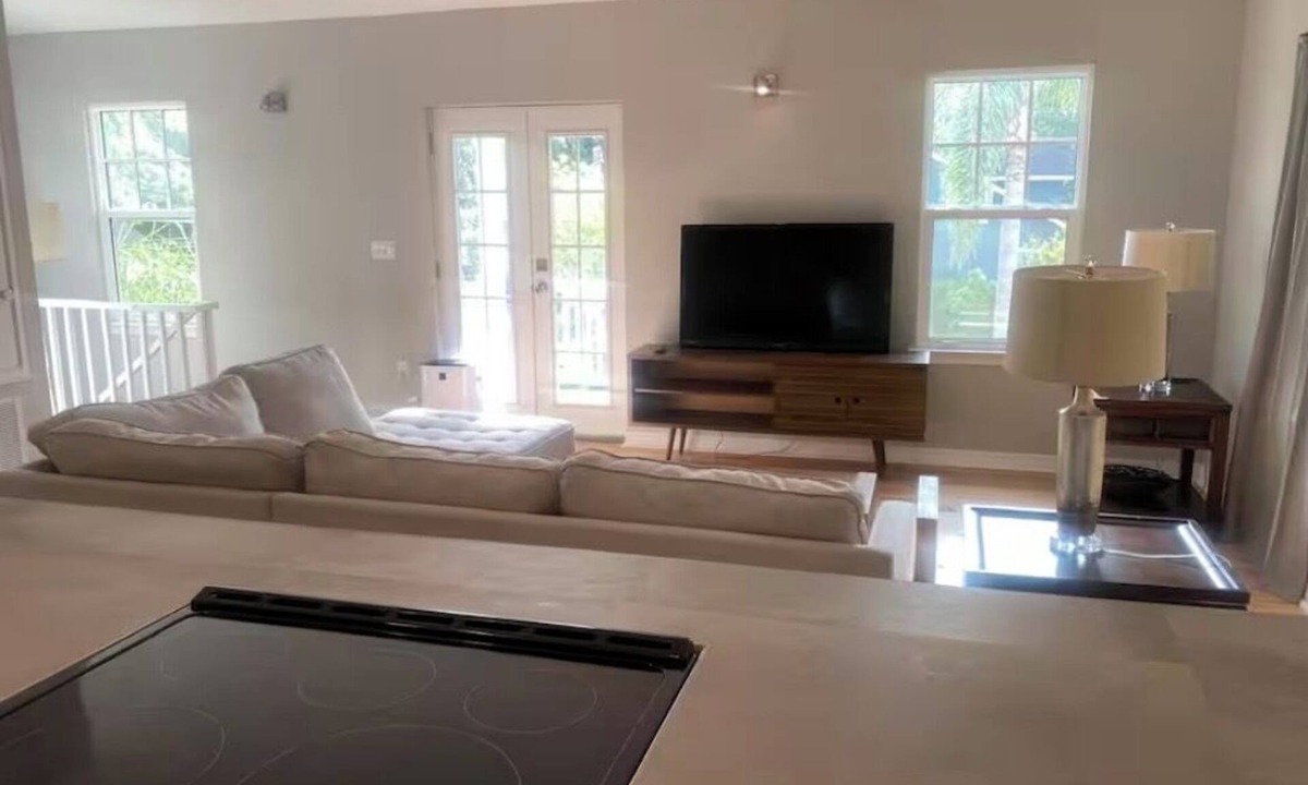 Lake Eola Heights Cottage | Eola’s Zen