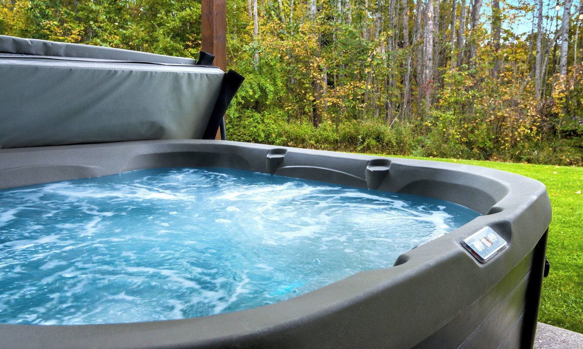 Thompsonville House | Epic Riverfront~2 Homes on 5 Acres~GameRm~HotTub~Gym~Theater~2 min to CrystalMtn
