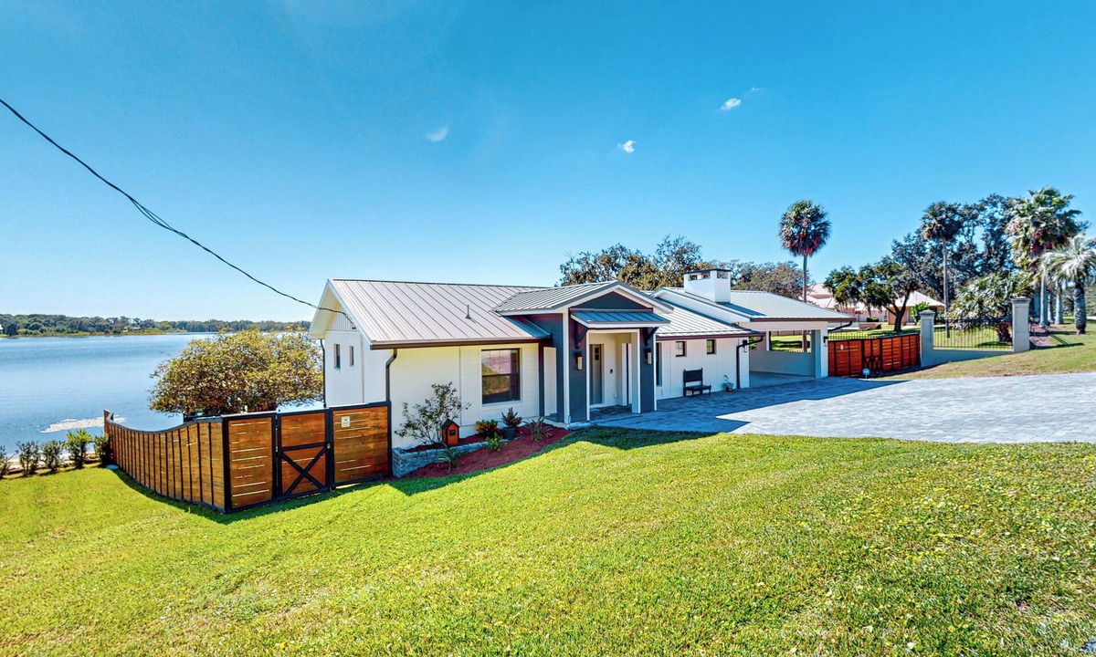 Mount Dora House | Escape the Heat! Lakefront Paradise in Mount Dora
