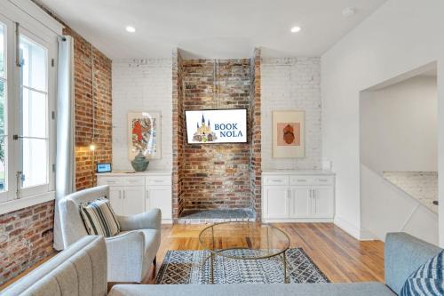 Faubourg Marigny House | Esplanade Ave Stay wBalcony across French Quarter